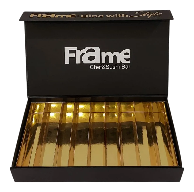 מארז Frame שחור פתוח עם חלוקת תאים זהובה